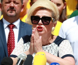 03.06.2020., Zagreb - Trg Petra Preradovica. Zivi zid i Promijenimo Hrvatsku predstavili su politicku platformu pod imenom "Dosta pljacke" za predstojece parlamentarne izbore. Slogan koalicije je beskompromisno. Vesna Balenovic Photo: Sanjin Strukic/PIXSELL