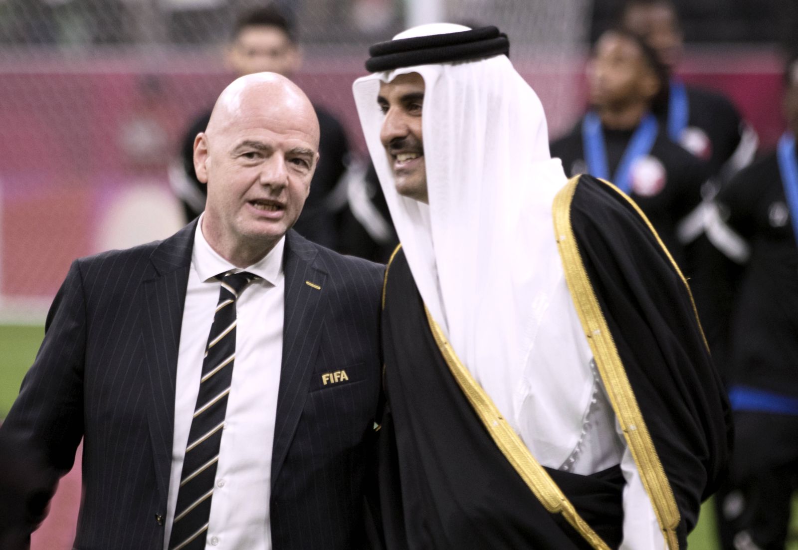 TAMIN BIN HAMAD AL THANI Emir von Katar mit FIFA Praesident INFANTINO Gianni FINALE im AL BAYT Stadion Spiel Finale Sieger Team Algerien bei der Siegerehrung FIFA Arab Cup 2021 in Qatar Eroeffnungsstadion AL Bayt am 18.12.2021 in Al Chaur in Katar *** TAMIN BIN HAMAD AL THANI Emir of Qatar with FIFA President INFANTINO Gianni FINALE at AL BAYT Stadium Match Final Winner Team Algeria at the Award Ceremony FIFA Arab Cup 2021 in Qatar Opening Stadium AL Bayt on 18 12 2021 in Al Chaur in Qatar