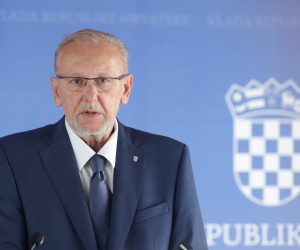 Zagreb, 14.09.2022. - Izjava za medije Davora Božinovića nakon sjednice Vlade o razbijanju kriminalnih skupina u Republici Hrvatskoj. 
Na fotografiji Davor Božinović.
foto HINA/ Edvard ŠUŠAK/ es