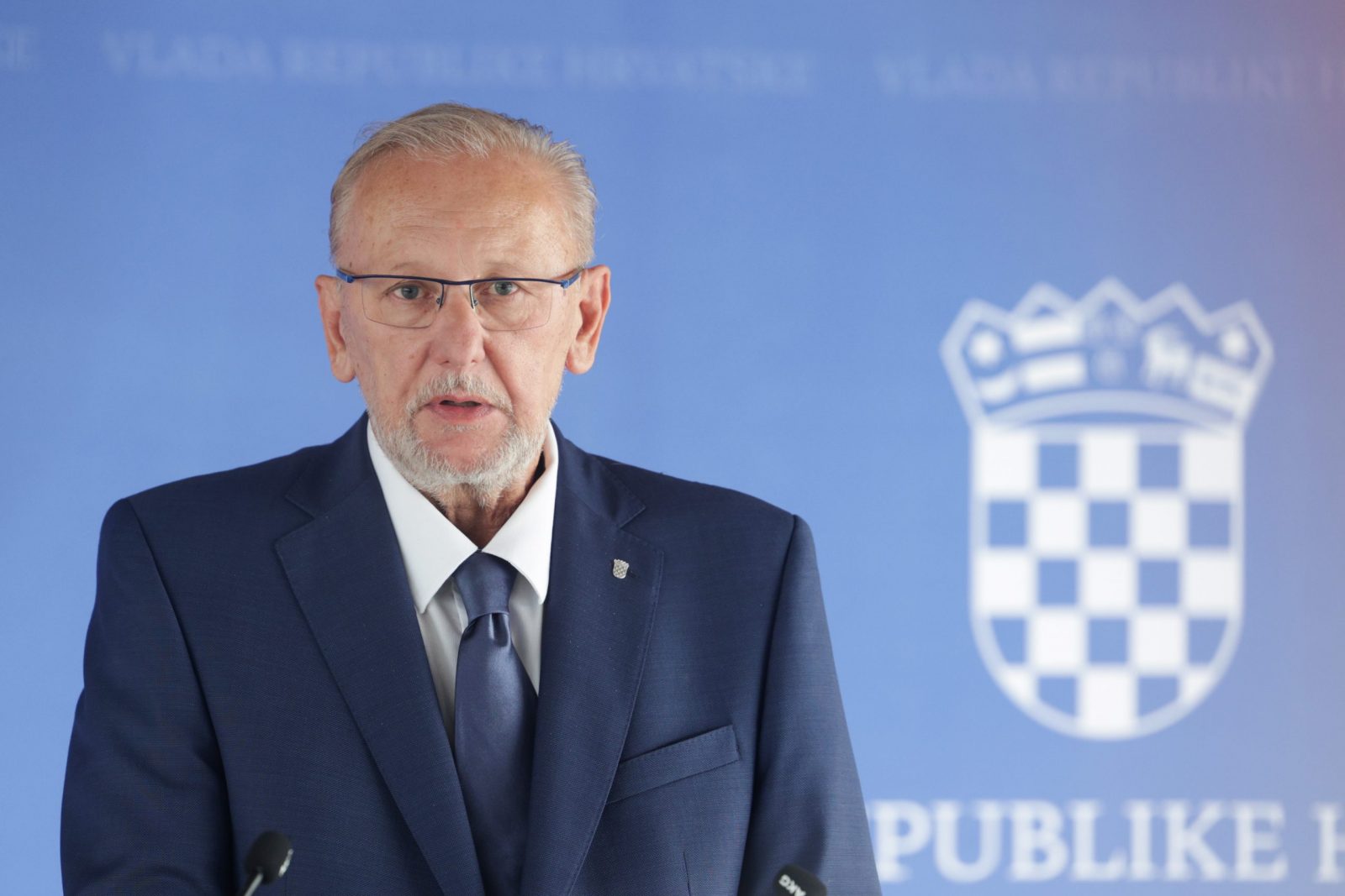Zagreb, 14.09.2022. - Izjava za medije Davora Božinovića nakon sjednice Vlade o razbijanju kriminalnih skupina u Republici Hrvatskoj. 
Na fotografiji Davor Božinović.
foto HINA/ Edvard ŠUŠAK/ es