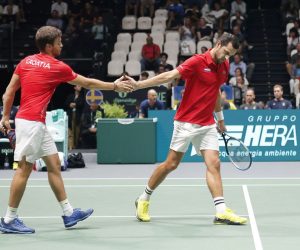 epa10186746 Croatian players Nikola Mektic (L) and Mate Pavic (R) react during their doubles match  against Swedish players Mikael Ymer and Elias Ymer at the Davis Cup Finals group A tie between Croatia and Sweden in Casalecchio, near Bologna, Italy, 15 September 2022.  EPA/ELISABETTA BARACCHI