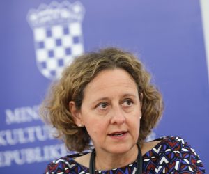 Zagreb, 21.09.2022. -  Ministarstvo Kulture, predstavljanje publikacije "Pregled kulturnog razvoja i kulturnih politika u Republici Hrvatskoj”. Na fotografiji ministrica kulture i medija Nina Obuljen Koržinek.
foto HINA/ Admir BULJUBAŠIĆ/ abu