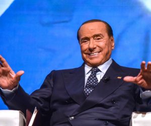 epa10202426 President of Italian party Forza Italia Silvio Berlusconi attends the closing rally of the center-right campaign for the general elections in Milan, Italy, 23 September 2022. Italy will hold its general snap elections on 25 September 2022 to elect a new Prime Minister.  EPA/Matteo Corner