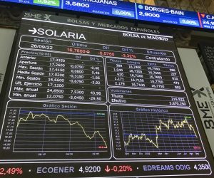 epa10206889 An information panel shows the evolution of Spain's main index IBEX 35 at the stock market in Madrid, Spain, 26 September 2022. The IBEX 35 dropped a 0.45 per cent at the start of the trading day affected by the results in the Italian general elections and the euro and sterling plunge.  EPA/Vega Alonso