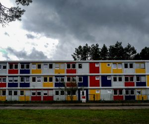 epa10209488 A view shows containers used as houses for refugees in Berlin, Germany, 27 September 2022. Due to the increasing number of refugees arriving in Germany via the Balkan and Mediterranean routes and the 992,517 war refugees from Ukraine registered by 17 September, many refugee shelters in Germany are already full. According to the Ministry of the Interior, a total of 132,000 people had applied for asylum in the first eight months of the year, an increase of almost 19 per cent compared to the same period last year.  EPA/FILIP SINGER