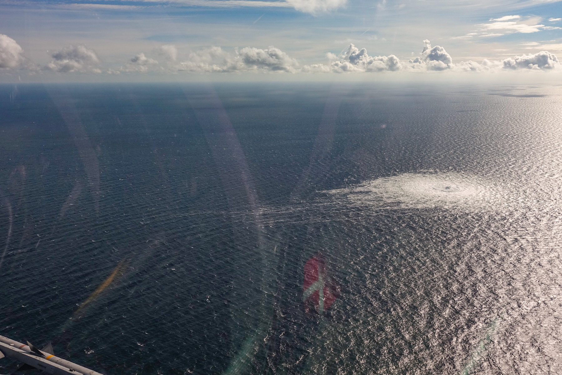 epa10209594 A handout photo taken from a Danish F-16 jet on 27 September 2022 and made available by the Danish Defence Command shows a gas leak of the Nord Stream 2 pipeline off Bornholm, Denmark, Baltic Sea. The Danish energy agency confirmed 27 September 2022 three gas leaks on the Nord Stream 1 and 2 pipelines.  EPA/Danish Defence Command / HANDOUT  HANDOUT EDITORIAL USE ONLY/NO SALES