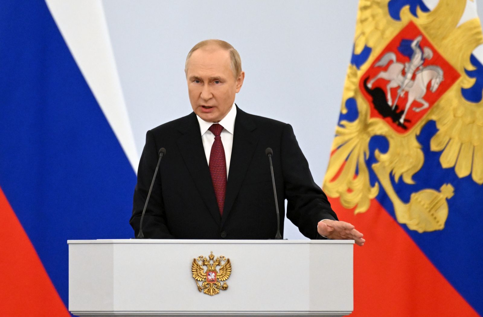 epa10216003 Russian President Vladimir Putin delivers his speech during a ceremony to sign treaties on new territories' accession to Russia at the Grand Kremlin Palace in Moscow, Russia, 30 September 2022. From 23 to 27 September, residents of the self-proclaimed Luhansk and Donetsk People's Republics as well as the Russian-controlled areas of the Kherson and Zaporizhzhia regions of Ukraine voted in a so-called 'referendum' to join the Russian Federation.  EPA/GRIGORY SYSOEV / SPUTNIK / KREMLIN POOL MANDATORY CREDIT