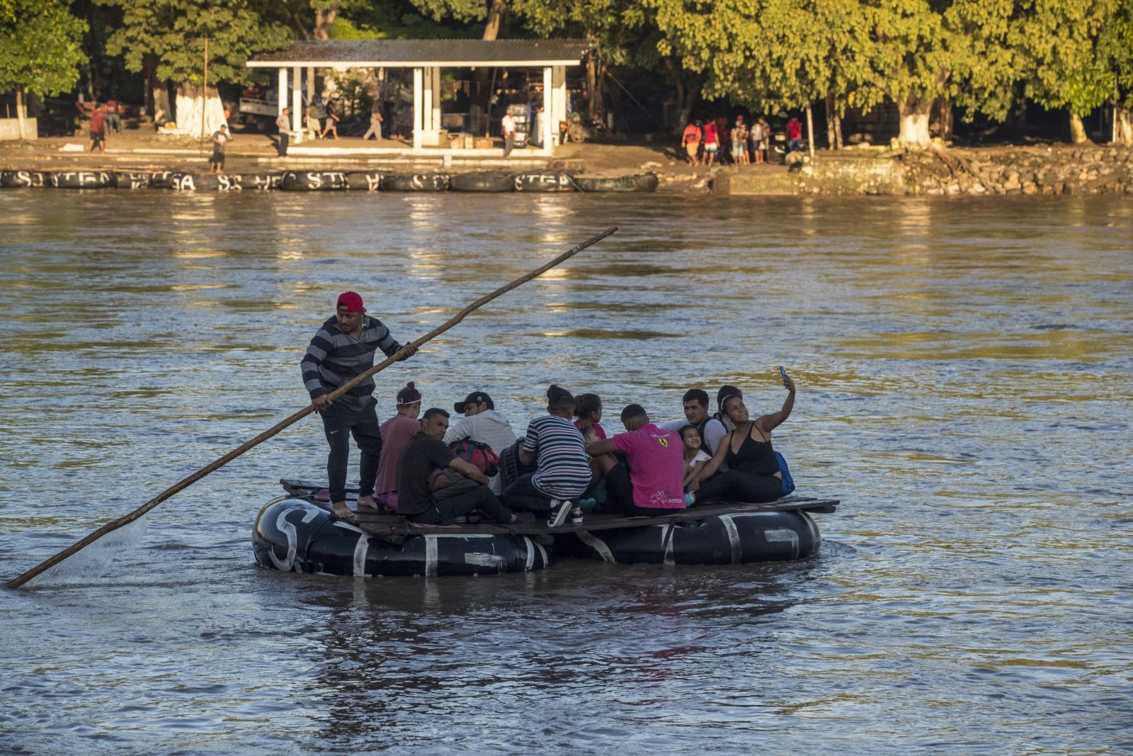 epa10216257 Groups and families of Venezuelans cross the Suchiate River on rafts, which divides Guatemala from Mexico, in Tecun Uman, Guatemala, 28 September 2022 (Issued 30 September 2022). At least 2,000 Venezuelan migrants have tried to cross Guatemala in September as part of their journey to the United States, on a route plagued by theft and pain, but which is transcendental to reach the 'American dream'. Several Venezuelan migrants who pass through Ayutla, before entering Mexico, agreed that the hardest part of the road was crossing the Darien region. Similarly, others assured Efe that the Guatemalan security forces allegedly stripped them of their cash to let them continue their route and others were attacked by assailants on their way through the capital of the Central American country.  EPA/Esteban Biba