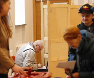 epa10217223 A person casts their vote at a polling station during the Parliamentary elections in Sigulda, Latvia, 01 October 2022. Latvia holds their 14th parliamentary elections on 01 October 2022.  EPA/TOMS KALNINS