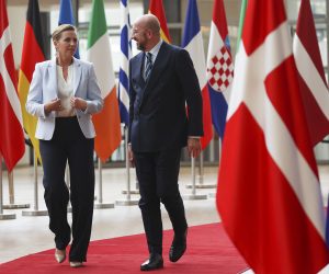 epa10217559 Danish Prime Minister Mette Frederiksen (L) is welcomed by European Council President Charles Michel (R) prior to a meeting at the European Council headquarters in Brussels, Belgium, 01 October 2022.  EPA/JULIEN WARNAND
