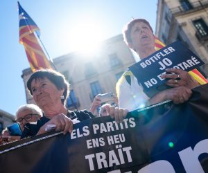 epa10218193 People attend a protest organized by Catalan pro-independence association Catalan National Assembly (ANC) as a commemorative act for the 5th anniversary of the Catalan independence referendum of 2017, in Barcelona, Catalonia, Spain, 01 October 2022.  EPA/ENRIC FONTCUBERTA