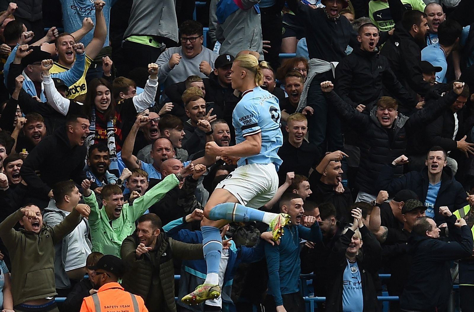epa10219450 Erling Haaland of Manchester City celebrates after scoring a goal during the English Premier League soccer match between Manchester City and Manchester United at Etihad Stadium in Manchester, Britain, 02 October 2022.  EPA/PETER POWELL EDITORIAL USE ONLY. No use with unauthorized audio, video, data, fixture lists, club/league logos or 'live' services. Online in-match use limited to 120 images, no video emulation. No use in betting, games or single club/league/player publications