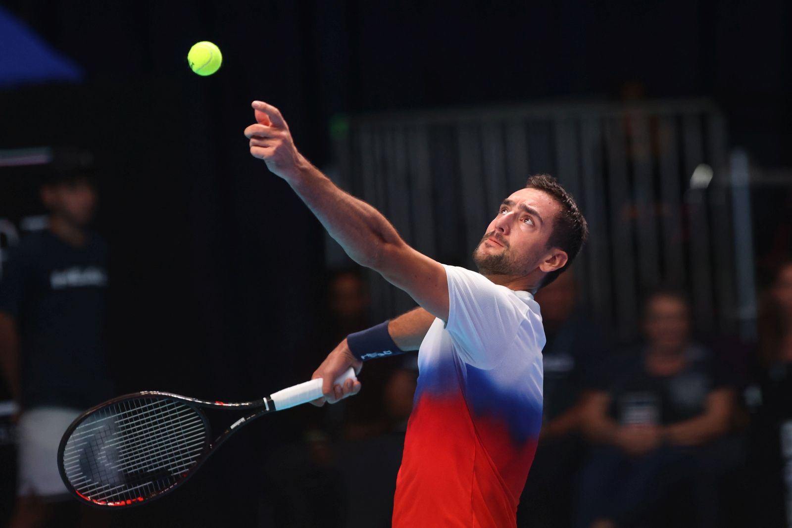 epa10219936 Marin Cilic of Croatia in action against Serbia's Novak Djokovic during the final match of the Tel Aviv Watergen open tournament in Tel Aviv, Israel, 02 October 2022.  EPA/ABIR SULTAN