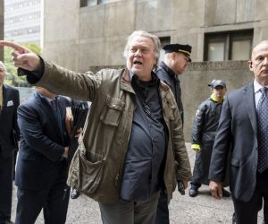 epa10222782 Stephen Bannon (C), a former advisor to US President Donald Trump, arrives to New York State Supreme Court for a hearing related to charges he is facing for his role with the 'We Build the Wall' group in New York, New York, USA, 04 October 2022. Bannon has been charged with money laundering, conspiracy and fraud, and could face between five and fifteen years in jail if convicted.  EPA/JUSTIN LANE