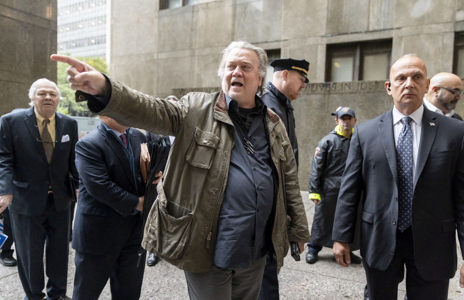 epa10222782 Stephen Bannon (C), a former advisor to US President Donald Trump, arrives to New York State Supreme Court for a hearing related to charges he is facing for his role with the 'We Build the Wall' group in New York, New York, USA, 04 October 2022. Bannon has been charged with money laundering, conspiracy and fraud, and could face between five and fifteen years in jail if convicted.  EPA/JUSTIN LANE