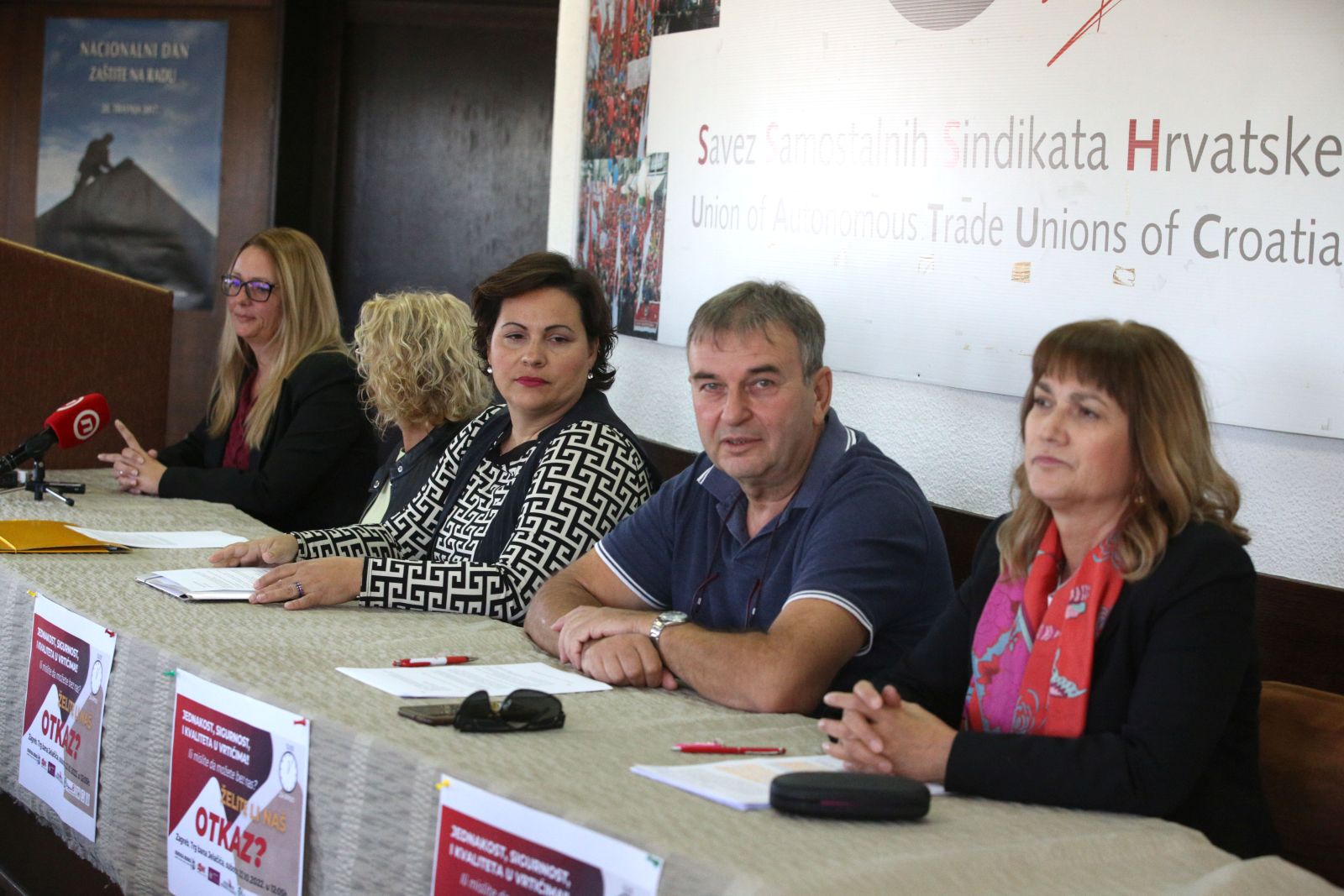 Zagreb, 05.10.2022. - Udruga SIDRO, strukovne udruge odgajatelja iz Èakovca, Dubrovnika, Vukovara i Zagreba te sindikati SOMK, SRPOOH, SOOH, SIKD, odrali su konferenciju za medije u povodu najavljenog prosvjeda zaposlenika djeèjih vrtiæa, 22. listopada u Zagrebu. Na konferenciji je bilo rijeèi o stanju u sustavu predkolskog odgoja i obrazovanja, o nepotivanju zakonskih i podzakonskih akata te Ustava koji bi trebao jamèiti kvalitetna radna mjesta, sigurnost djece i dostupnost obrazovanja u predkolskoj dobi. Govorili su: (L-D) Katarina Turgoviæ Gulin, Nada oprek, Iskra Vostrel Prpiæ, Rajko Kutlaèa i Boica iliæ. foto HINA /Zvonimir KUHTIÆ/ kuzo
