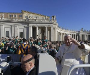 epa10224533 A handout picture provided by the Vatican Media shows Pope Francis waves as he arrives on the popemobile for his Wednesday General Audience in Vatican City, 05 October 2022.  EPA/VATICAN MEDIA HANDOUT  HANDOUT EDITORIAL USE ONLY/NO SALES