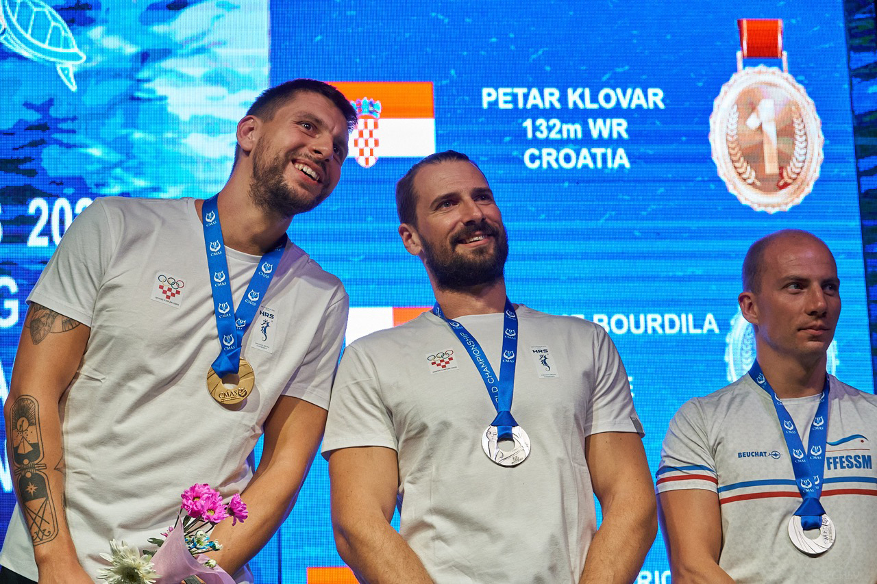 Kas, 5.10.2022.- Hrvatski ronilac Petar Klovar na Svjetskom je prvenstvu u ronjenju na dah u turskom Kasu postavio novi svjetski rekord, zaronio je na 132 metra dubine u jednom dahu, to je za pet metara dublje od starog rekorda. Vitomir Marièiæ je u istoj disciplini FIM na 110 metara zauzeo drugo mjesto i srebrnu medalju. 
foto HINA/ ua