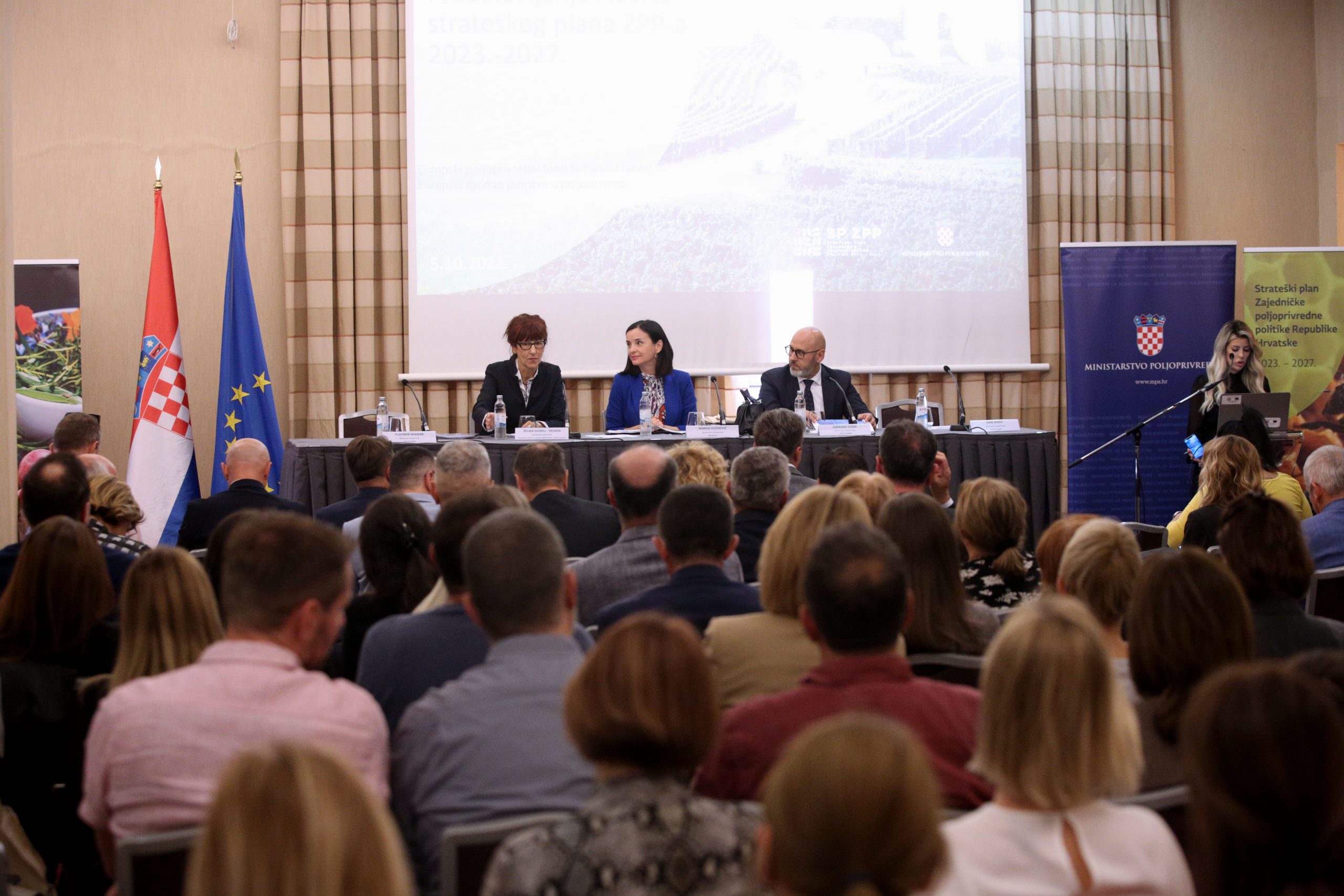 Zagreb, 05.10.2022. - Ministrica poljoprivrede Marija Vuèkoviæ, predstavila je Nacrt stratekog plana Zajednièke poljoprivredne politike 2023.-2027. Na fotografiji eljka Gudelj Velaga, Marija Vuèkoviæ i Tugomir Majdak . foto HINA /Zvonimir KUHTIÆ/ kuzo