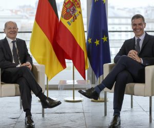 epa10225242 Spanish Prime Minister, Pedro Sanchez (R), meets German Chancellor Olaf Scholz (L) during the Spanish-German Summit held in A Coruna, Spain, 05 October 2022.  EPA/CABALAR