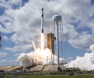 epa10225936 A handout photo made available by NASA shows a SpaceX Falcon 9 rocket carrying the company's Crew Dragon spacecraft  launching on NASA's SpaceX Crew-5 mission to the International Space Station with NASA astronauts Nicole Mann and Josh Cassada, Japan Aerospace Exploration Agency (JAXA) astronaut Koichi Wakata, and Roscosmos cosmonaut Anna Kikina onboard, at NASA's Kennedy Space Center in Florida, USA, 05 October 2022. NASA’s SpaceX Crew-5 mission is the fifth crew rotation mission of the SpaceX Crew Dragon spacecraft and Falcon 9 rocket to the International Space Station as part of the agency’s Commercial Crew Program. Mann, Cassada, Wakata, and Kikini launched at 12:00 p.m. EDT from Launch Complex 39A at the Kennedy Space Center to begin a six month mission onboard the orbital outpost.  EPA/NASA/Joel Kowsky HANDOUT MANDATORY CREDIT: (NASA/Joel Kowsky) HANDOUT EDITORIAL USE ONLY/NO SALES HANDOUT EDITORIAL USE ONLY/NO SALES
