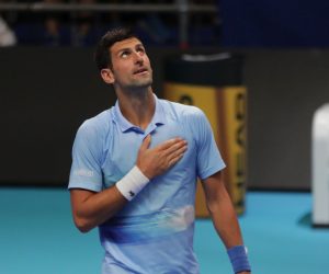 epa10220107 Serbia's Novak Djokovic celebrate winning against Marin Cilic of Croatia during the final match of the Tel Aviv Watergen open tournament in Tel Aviv, Israel, 02 October 2022.  EPA/ABIR SULTAN