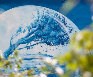 Rijeka, 8.10.2022.- Ekoloki mural, koji upozorava na klimatske promjene, autorsko djelo Vladimira Tomiæa - Moska, oslikan je u Rijeci, na Osnovnoj koli Veica, u okviru Europskog klimatskog pakta, inicijative Europske komisije kojom se graðane eli potaknuti na borbu protiv klimatskih promjena.
foto HINA/ Europski klimatski pakt/ ua