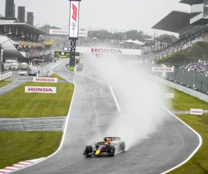 epa10232161 Dutch Formula One driver Max Verstappen of Red Bull Racing leads the Formula One Grand Prix of Japan at the Suzuka International Racing Course, Suzuka, Japan, 09 October 2022.  EPA/FRANCK ROBICHON