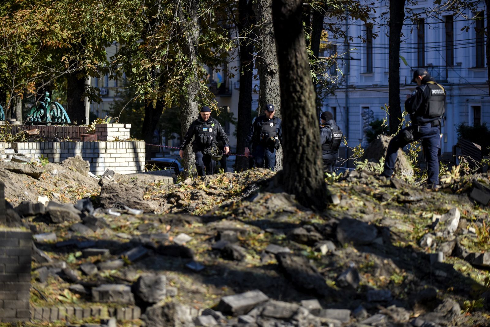 epa10234262 Police officers inspect an area after shelling in downtown Kyiv (Kiev), Ukraine, 10 October 2022. Explosions have been reported in several districts of the Ukrainian capital Kyiv on 10 October. At least nine people died and dozens injured as a result of rocket attacks, the State Emergency Service (SES) of Ukraine said. Russian troops entered Ukraine on 24 February 2022 starting a conflict that has provoked destruction and a humanitarian crisis.  EPA/OLEG PETRASYUK