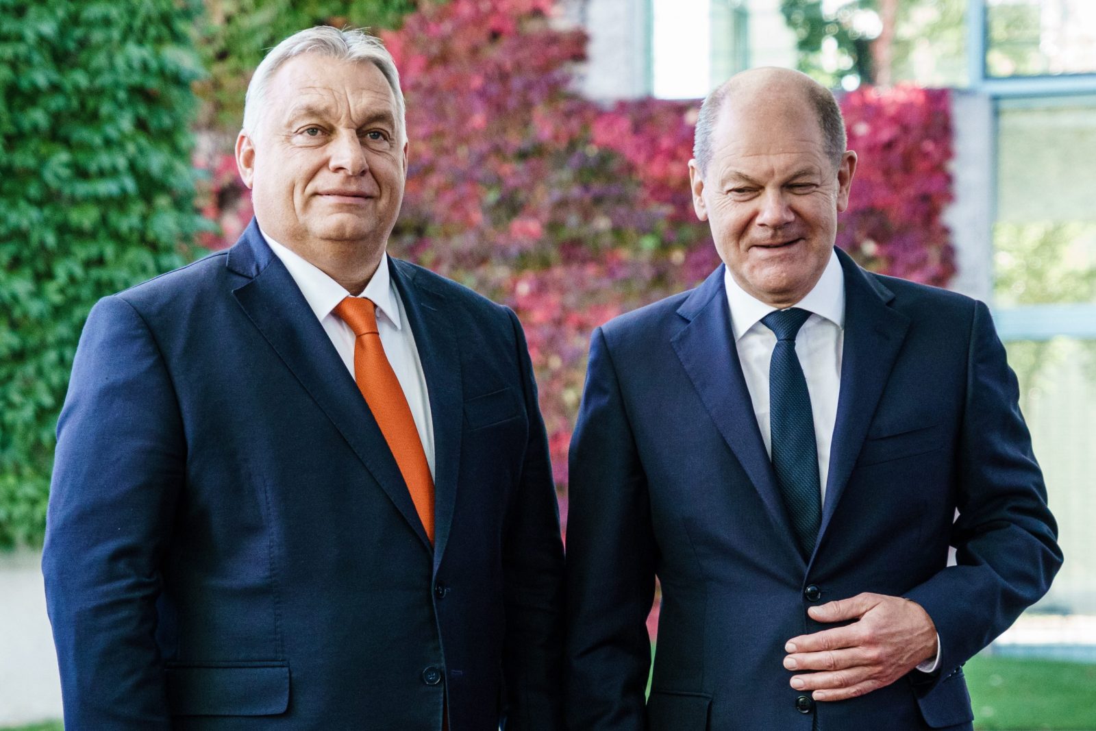 epa10234426 German Chancellor Olaf Scholz (R) welcomes Hungarian Prime Minister Viktor Orban (L) at the Chancellery in Berlin, Germany, 10 October 2022. Hungarian Prime Minister Viktor Orban and German Chancellor Olaf Scholz met for bilateral talks.  EPA/CLEMENS BILAN
