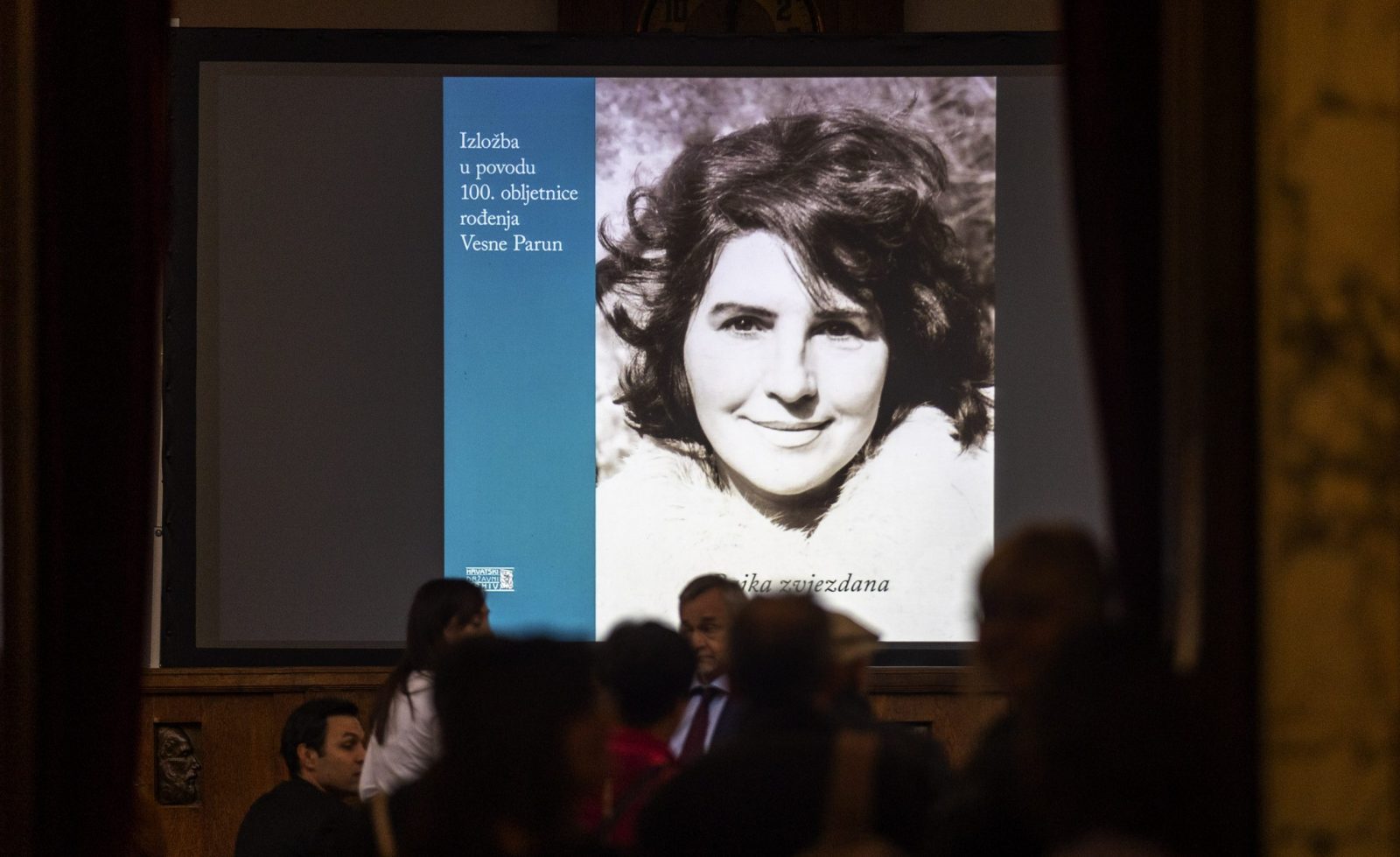 Zagreb, 12.10.2022 - Predstavljanje posljednjih rukopisnih memoara Vesne Parun "Kad ptica prestane voljeti" (priredili Denis Derk i Marina Selnik) te otvorenje izložbe "Bajka zvjezdana" Marijana Bosnara i Meline Lučić u Velikoj čitaonici Hrvatskoga državnog arhiva (HDA) u povodu Dana HDA i 100. obljetnice rođenja pjesnikinje Vesne Parun.
Foto Hina/ Dario GRZELJ/ dag