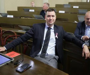 Zagreb, 13.10.2022. - Na dnevnom redu 16. sjednice zagrebačke Gradske skupštine trinaest je točaka, a prva je bila rebalans gradskog proračuna.
Na fotografiji Mislav Herman.
foto HINA/ Edvard ŠUŠAK/ es