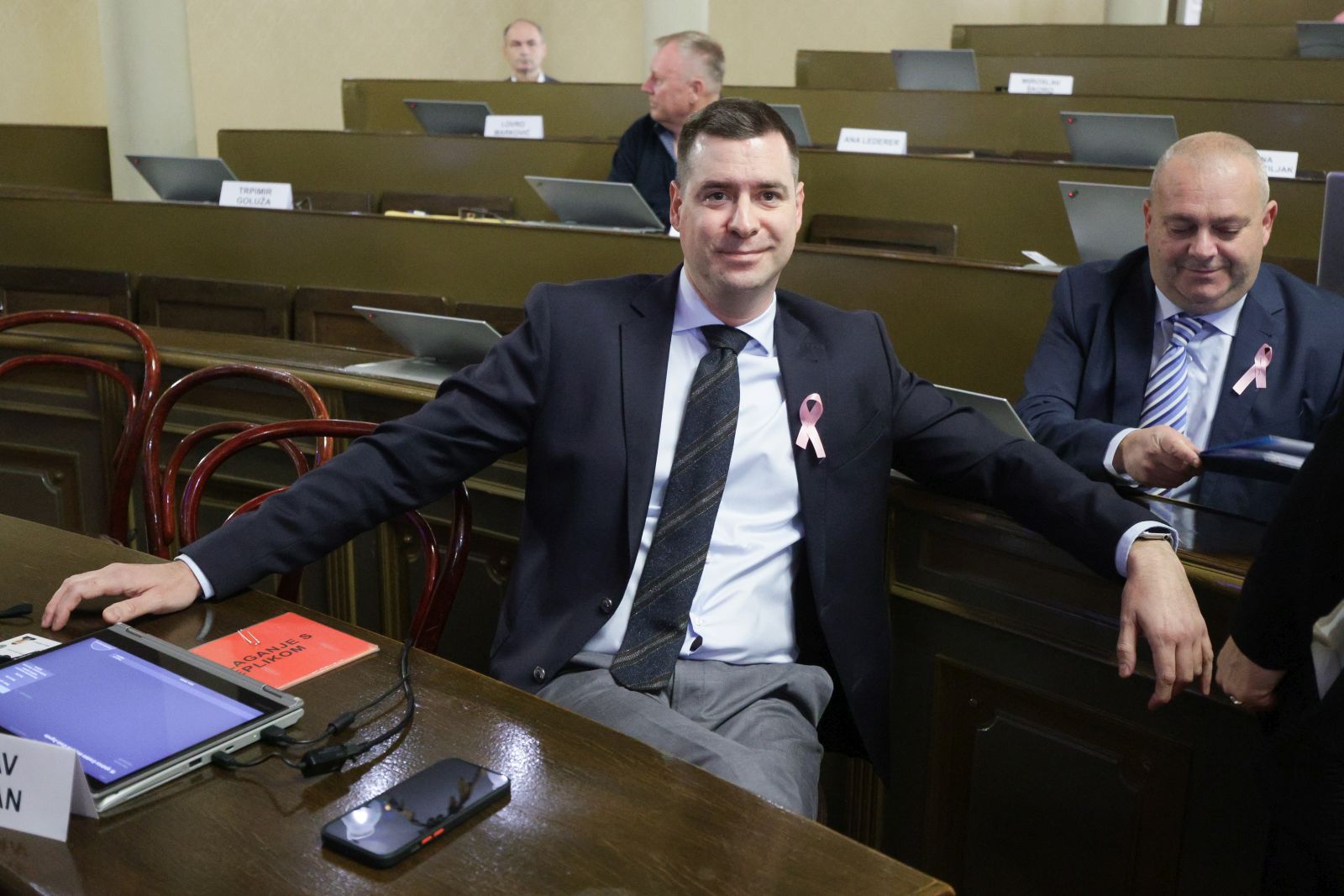 Zagreb, 13.10.2022. - Na dnevnom redu 16. sjednice zagrebačke Gradske skupštine trinaest je točaka, a prva je bila rebalans gradskog proračuna.
Na fotografiji Mislav Herman.
foto HINA/ Edvard ŠUŠAK/ es