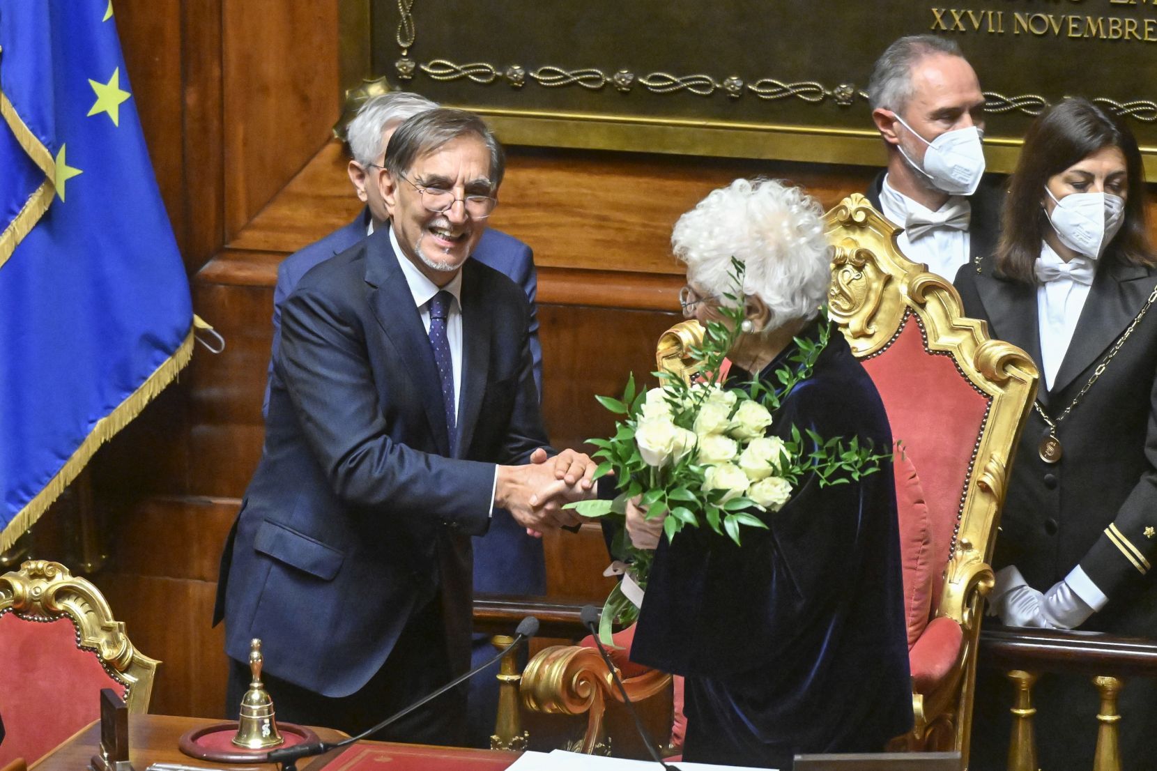 epa10240593 Senator Liliana Segre (C) shakes hands with newly elected President of the Italian Senate Ignazio La Russa (L) following the vote in Rome, Italy, 13 October 2022. Italian Senators and Deputies meet for the first time on 13 October following the 25 September elections.  EPA/ALESSANDRO DI MEO