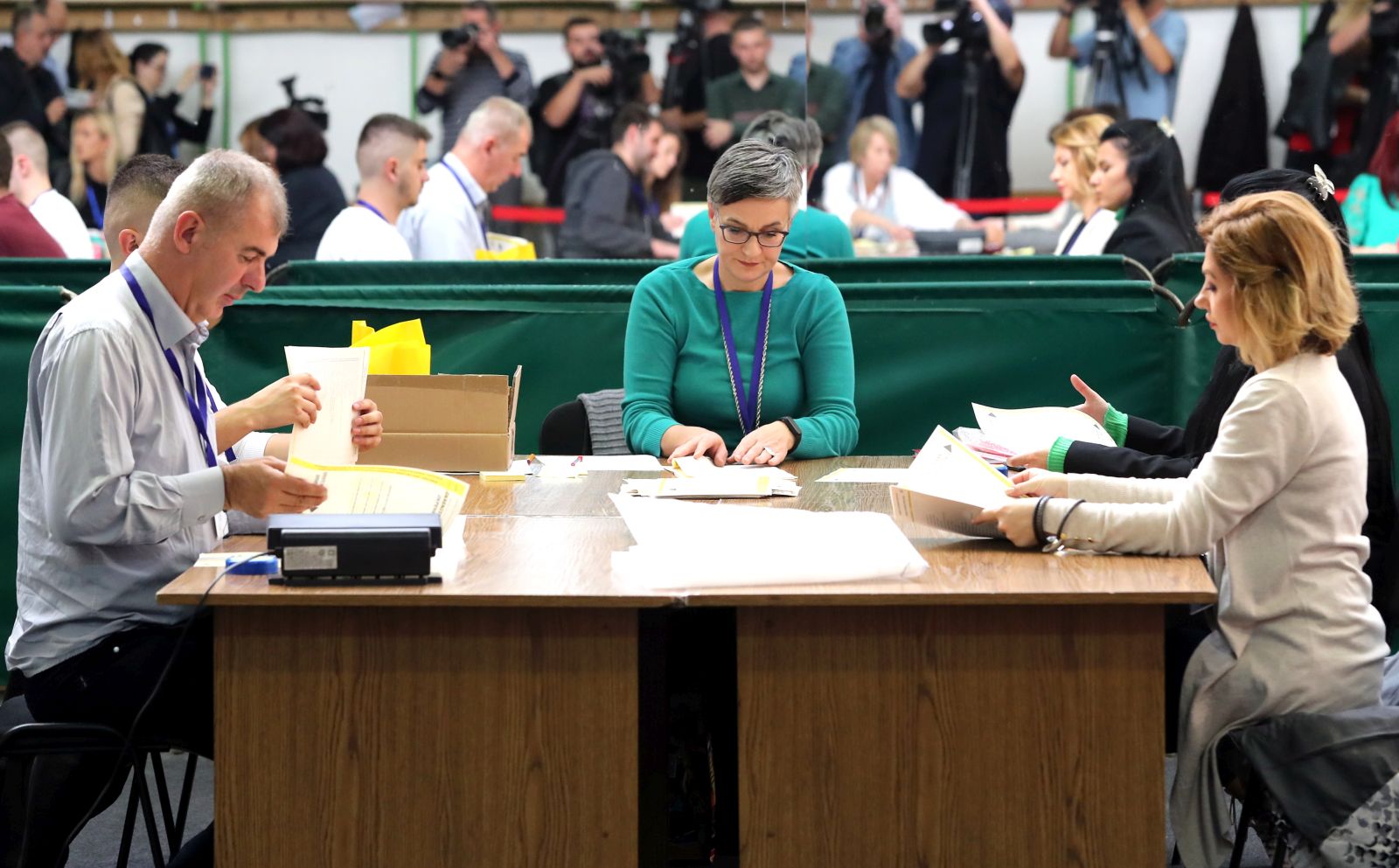 epa10240973 Vote counters recount ballots for the president of Republika Srpska, an entity of Bosnia and Herzegovina, at the Juan Antonio Samaranch Olympic Hall in Sarajevo, Bosnia and Herzegovina, 13 October 2022. The Coalition around Jelena Trivic, candidate for president of Republika Srpska, submitted a request to the Central Election Commission for a recount and annulment of the election for the president of the Republic of Srpska.  EPA/FEHIM DEMIR
