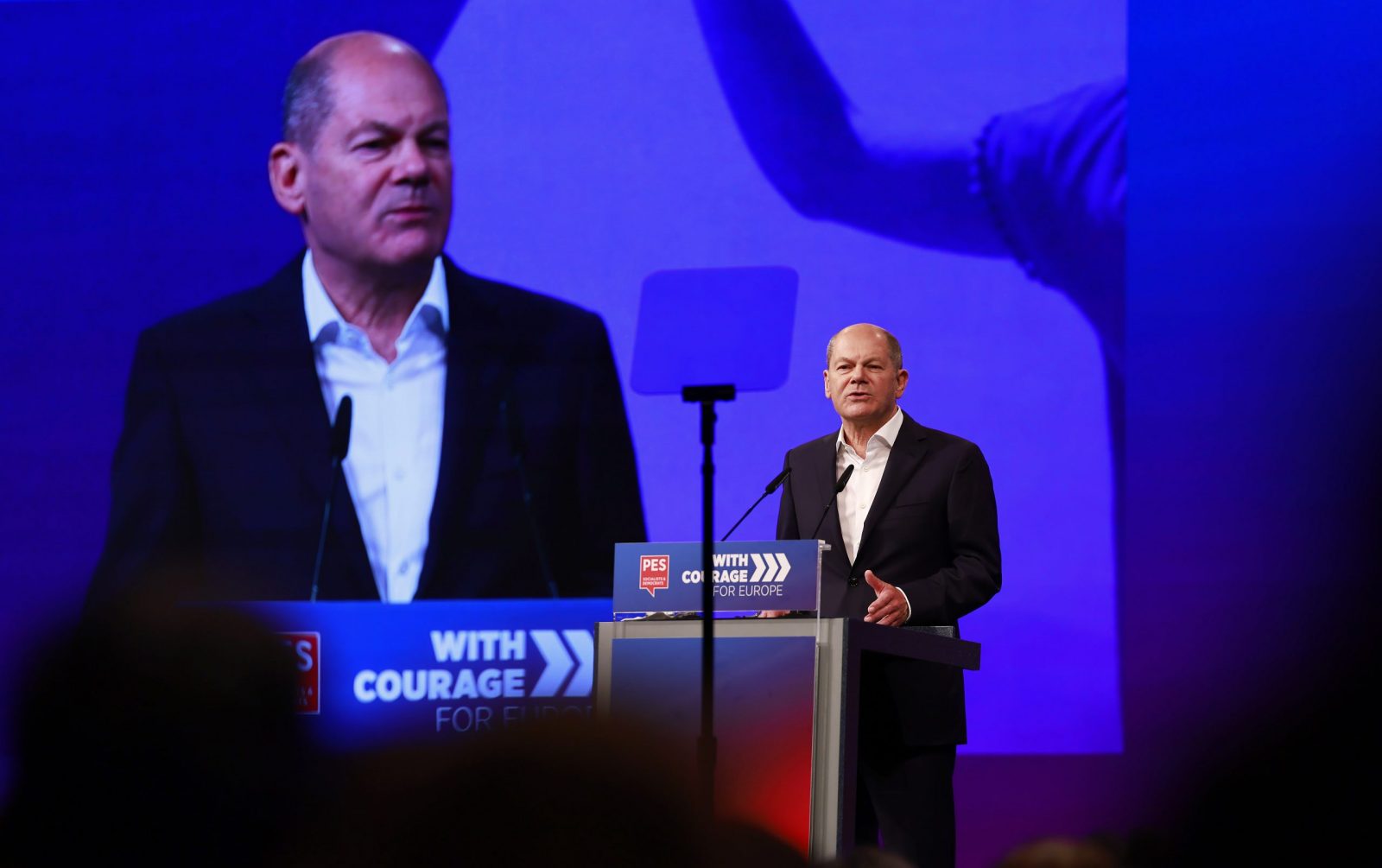 epa10245018 German Chancellor Olaf Scholz delivers a speech at the congress of the Party of European Socialists (PES) 'With Courage. For Europe' in Berlin, Germany, 15 October 2022. PES leaders will discuss policies to address deep shifts in the international security and multilateral balance, soaring energy prices and inflation, the covid-19 crisis, climate change and social challenges.  EPA/HANNIBAL HANSCHKE