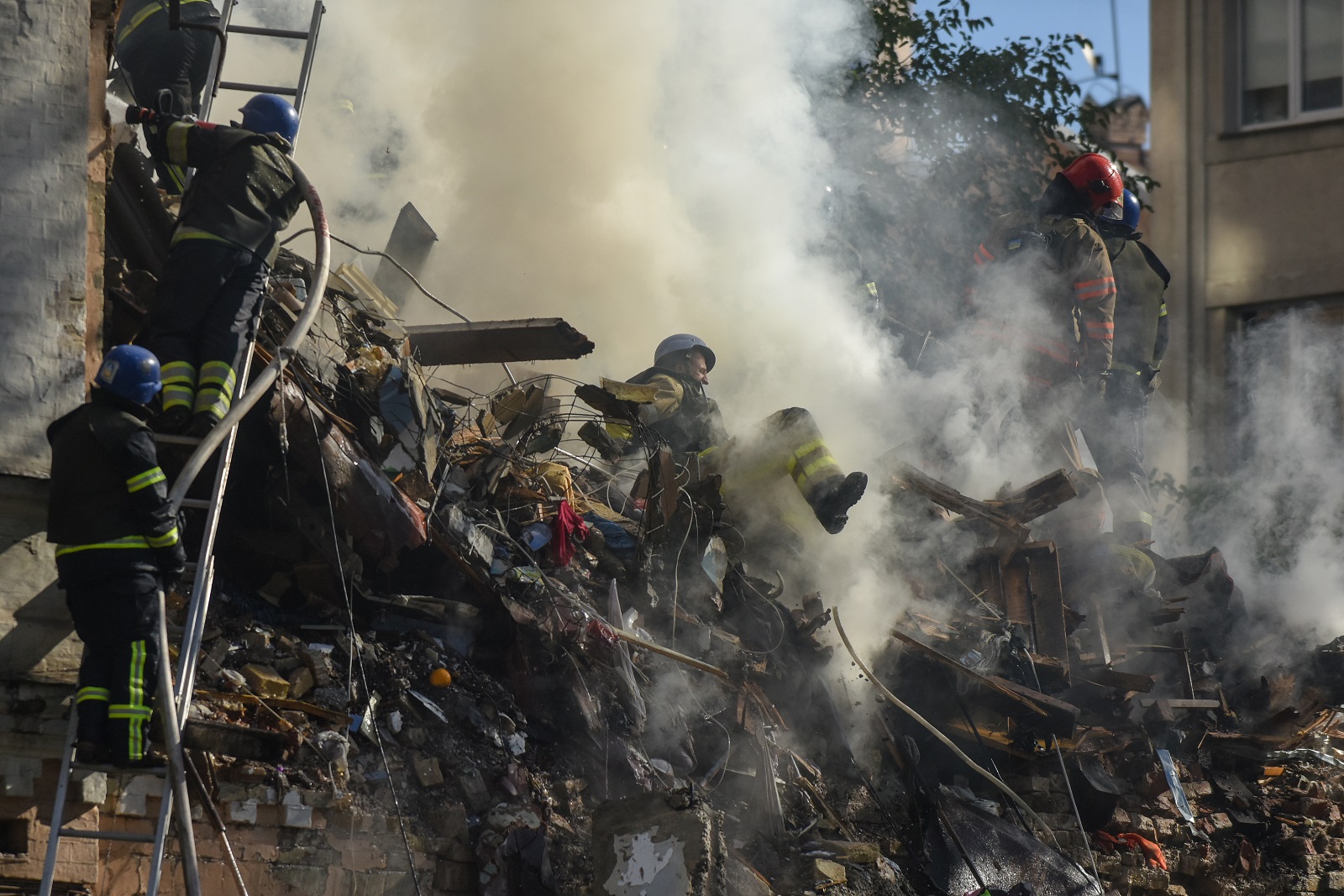 epa10248720 Ukrainian rescuers work at the clean the rubble on destroyed residential building by Russian drone attack in downtown Kyiv , Ukraine, 17 October 2022, amid the Russian invasion. Several residential buildings were damaged as a result of attacks by 'kamikaze drones' targeting the Ukrainian capital, Kyiv Mayor Vitali Klitschko said on telegram. At least one person has died, he added. Russian troops on 24 February entered Ukrainian territory, starting a conflict that has provoked destruction and a humanitarian crisis.  EPA/OLEG PETRASYUK