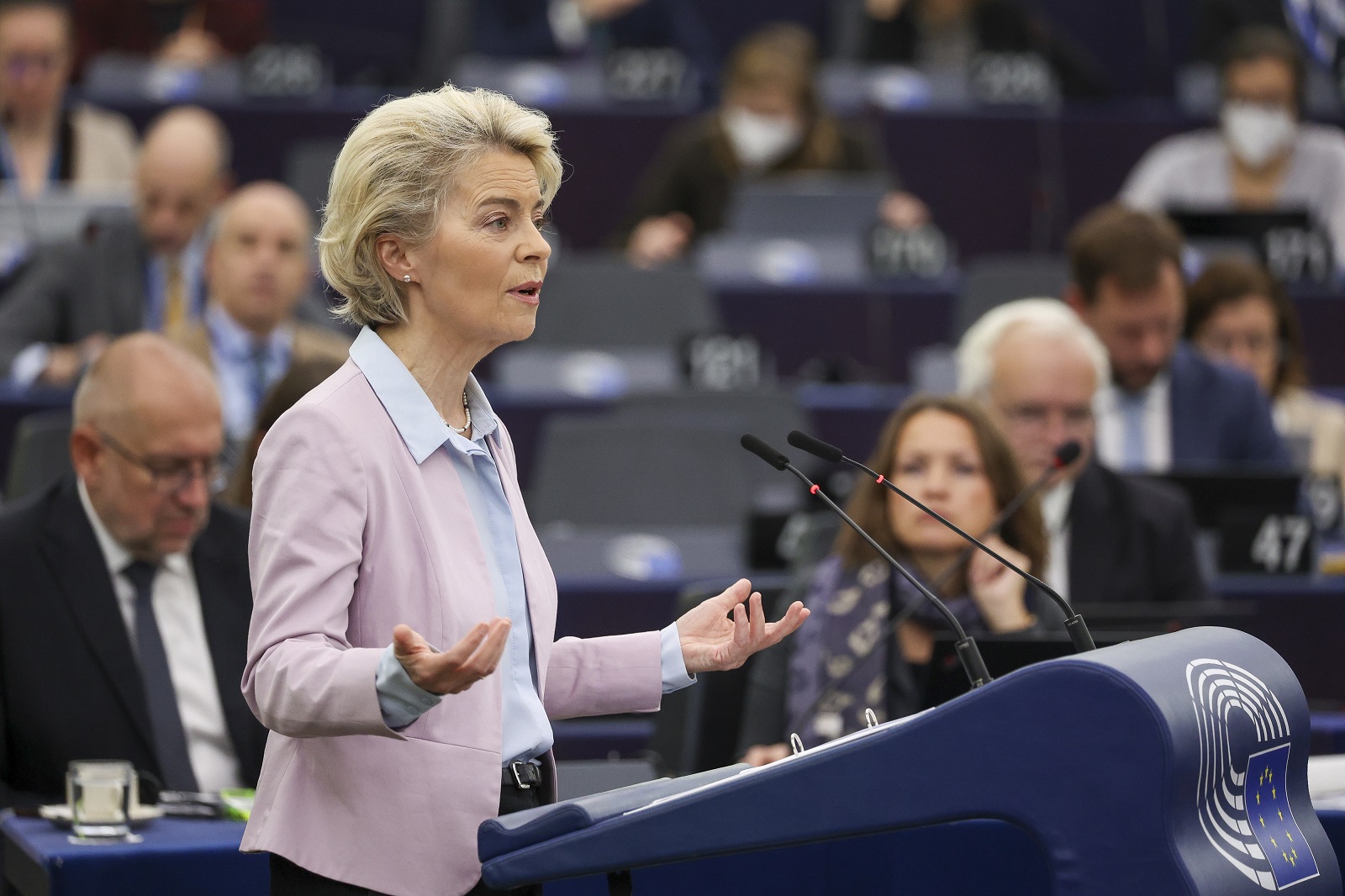epa10251955 European Commission President Ursula von der Leyen gives a statement on the preparation of the next European Council meeting, at the European Parliament in Strasbourg, France, 19 October 2022. The European Council meeting will take place on 20 and 21 October 2022  EPA/JULIEN WARNAND