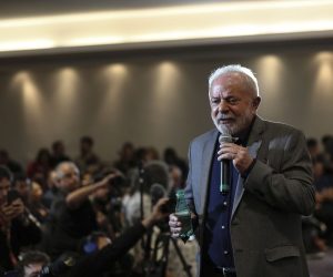epa10252828 Former president of Brazil and presidential candidate Luiz Inacio Lula da Silva presents a 'letter to evangelicals' during a campaign event in a hotel in Sao Paulo, Brazil, 19 October 2022. Former president and presidential candidate Lula da Silva presented a 'letter to evangelicals' as he aims to gain support of this important group of voters prior to the second round of presidential elections on 30 October.  EPA/SEBASTIAO MOREIRA