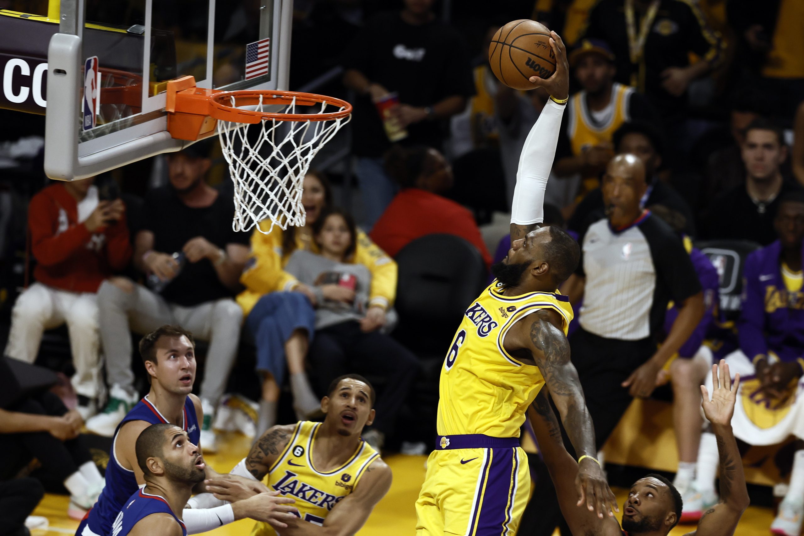 epa10256196 Los Angeles Lakers forward LeBron James scores during the third quarter of the NBA game between the Los Angeles Lakers and the Los Angeles Clippers at Crypto.com Arena, in Los Angeles, California, 20 October 2022.  EPA/ETIENNE LAURENT  SHUTTERSTOCK OUT