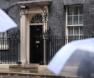 epa10257167 Exterior view outside 10 Downing Street in London, Britain 21 October 2022, a day after Truss announced her resignation as prime minister in a statement outside 10 Downing on 20 October after only 44 days in office. Commons Leader Mordaunt is yet the only one to officially have declared to run for the party's leadership.  EPA/ANDY RAIN