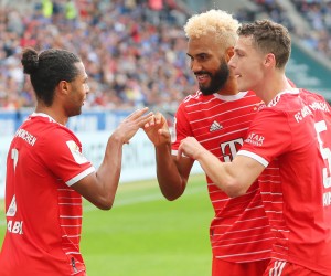 epa10258948 Munich's Eric Maxim Choupo-Moting (C) celebrates with team mates after scoring a goal during the German Bundesliga soccer match between 1899 Hoffenheim and FC Bayern Munich in Sinsheim, Germany, 22 October 2022.  EPA/THOMAS VOELKER CONDITIONS - ATTENTION: The DFL regulations prohibit any use of photographs as image sequences and/or quasi-video.