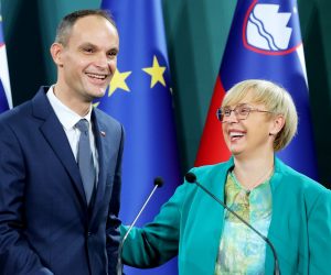 Ljubljana, 23.10.2022 - Nekadašnji slovenski ministar vanjskih poslova Anže Logar osvojio je najviše glasova u prvom krugu predsjedničkih izbora u Sloveniji u nedjelju, pokazali su neslužbeni rezultati nakon što su prebrojani gotovo svi glasovi, ali nedovoljno da bi izbjegao drugi krug u kojem će se naći s Natašom Pirc Musar. Na slici Anže Logar i Nataša Pirc Musar.
foto HINA/ STA/ Danijel Novakovič/ ds