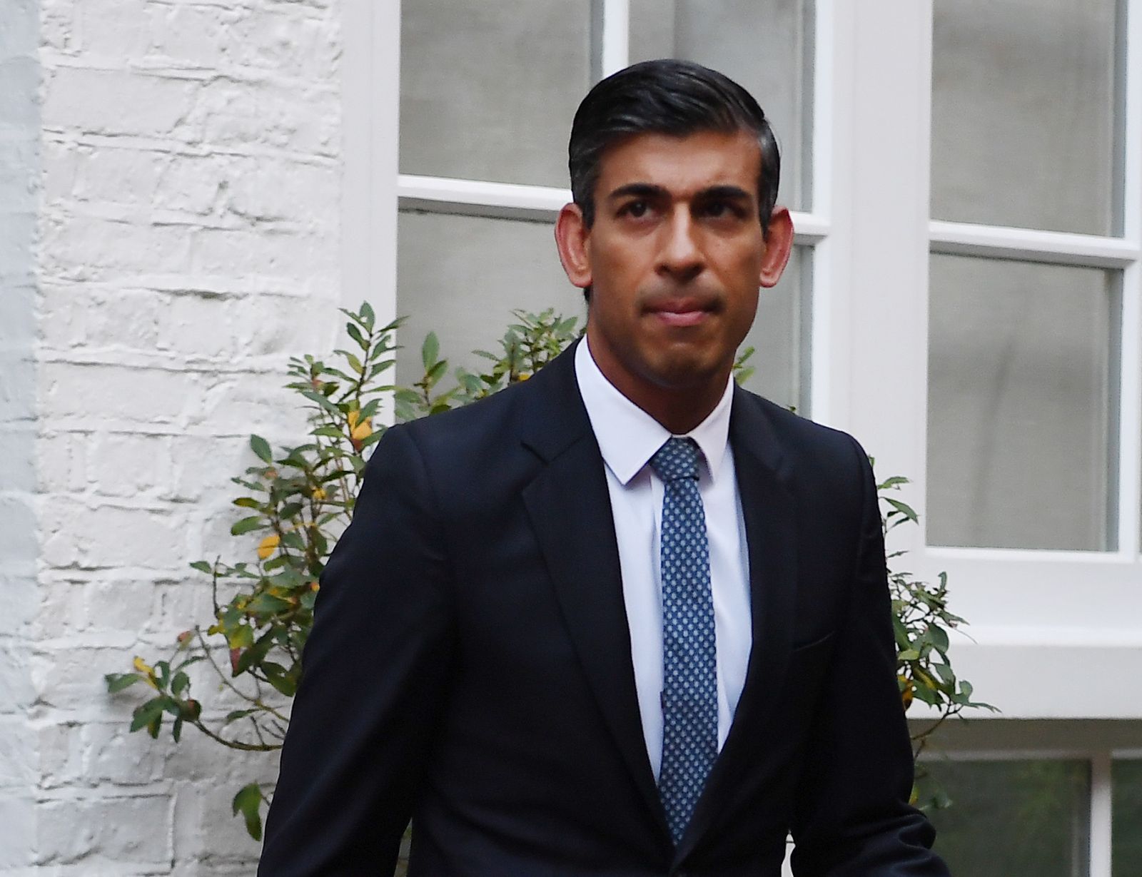 epa10262397 Former British Chancellor of the Exchequer Rishi Sunak leaves his home in London, Britain 24 October 2022. Sunak looks set to succeed outgoing Liz Truss as Britain’s prime minister after former premier Boris Johnson pulled out of the race for the Conservative Party leadership. Penny Mordaunt is Sunak’s only challenger but trails way behind him in the MP vote.  EPA/ANDY RAIN