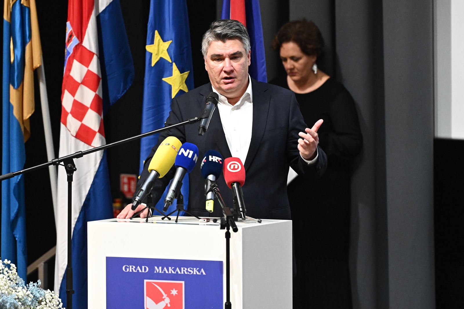 Makarska, 24.10.2022.- Sveèana sjednica Gradskog vijeæa Grada Makarske povodom obiljeavanja Dana Grada. Na slici predsjednik Republike Zoran Milanoviæ. 
foto HINA/ Mario STRMOTIÆ/ua