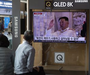 epa10270787 People watch the news at a station in Seoul, South Korea, 28 October 2022. According to South Korea's Joint Chiefs of Staff (JCS), North Korea launched two ballistic missiles into the East Sea.  EPA/JEON HEON-KYUN