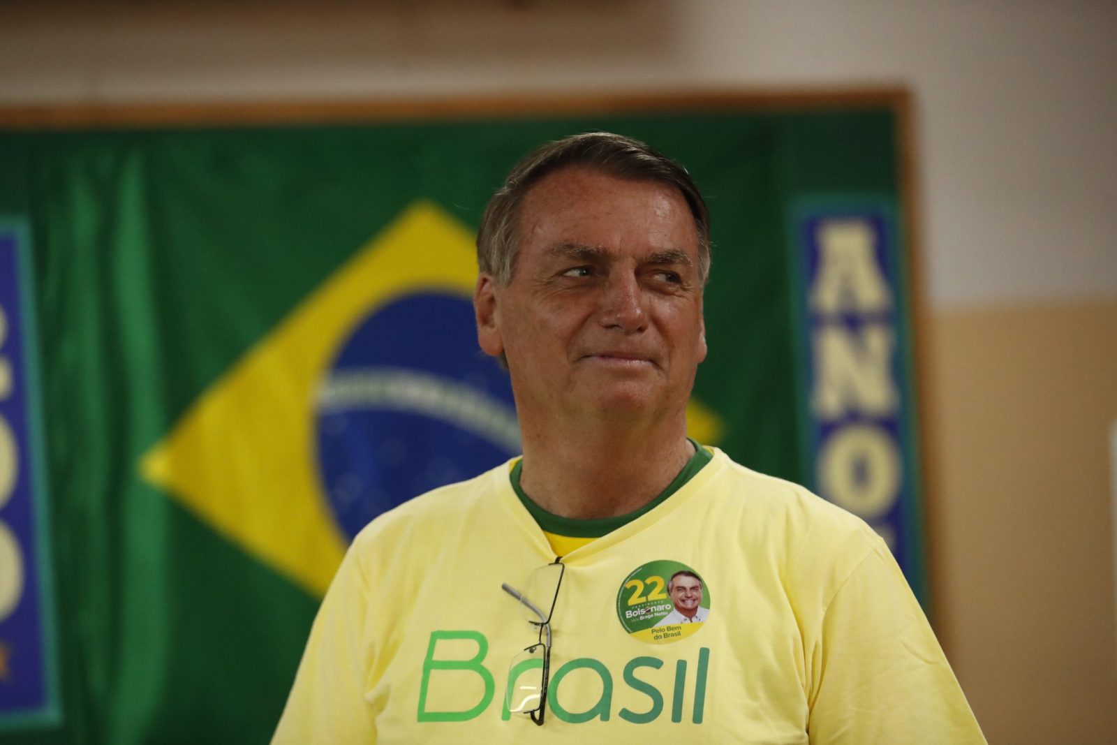 epa10275064 President of Brazil and candidate for re-election Jair Bolsonaro votes in the second round of the presidential elections in Rio de Janeiro, Brazil, 30 October 2022.  EPA/BRUNA PRADO / POOL