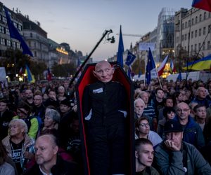 epa10275531 A dummy depicting Russian President Vladimir Putin lies in the coffin as people gather during 'Czechia against fear' protest at Wenceslas Square in Prague, Czech Republic, 30 October 2022. Thousands of participants with Czech and Ukrainian flags gathered at a protest against the fear of rising extremism, difficult times, the difficult economic situation and the situation in Ukraine. According to organisers, the protest aims to show solidarity and determination to defend democratic values in response to the anti-system and pro-Russian demonstrations of recent weeks in the country.  EPA/MARTIN DIVISEK