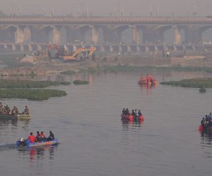 epa10276385 National Disaster Response Force (NDRF) police and miltary personnel work at the site after a 100-year-old suspension bridge collapsed in Morbi, Gujarat, India, 31 October 2022. According to the police officials in Gujarat, at least 130 people have been reported dead in the incident and police, military and disaster response teams were deployed for the continuing rescue operations.  EPA/SIDDHARAJ SOLANKI