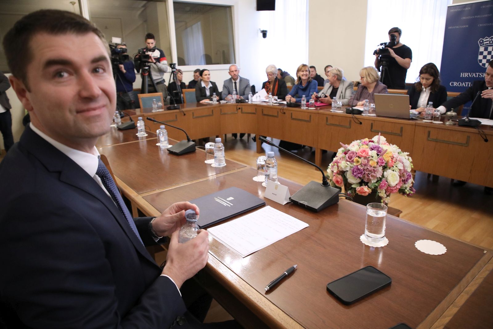 Zagreb, 31.10.2022. - Sjednica Odbora za gospodarstvo Hrvatskog sabora, na koj je bilo  javno saslušanje ministra gospodarstva i održivog razvoja Davora Filipovića o imenovanju hrvatskih članova uprave Ine, daljnjeg upravljanja razvoja Ine i planova vlade u vezi poremećaja na tržištu nafte i plina. Na fotografiji ministar Davor Filipović.
foto HINA/ Admir BULJUBAŠIĆ/ abu